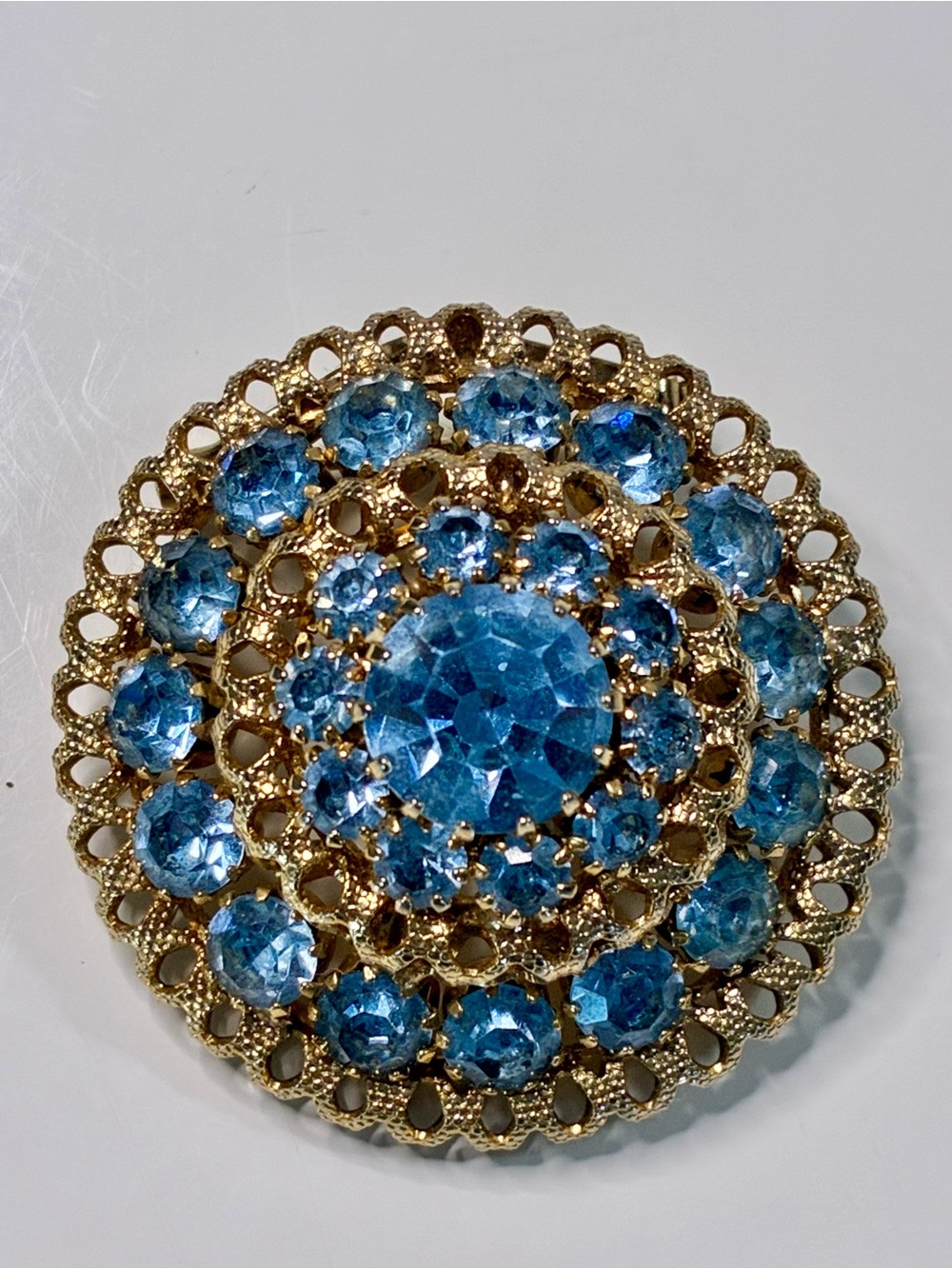 VTG Ladies Elegant Gold-Tone Brooch with Bright Blue Crystals Sunday Church EUC